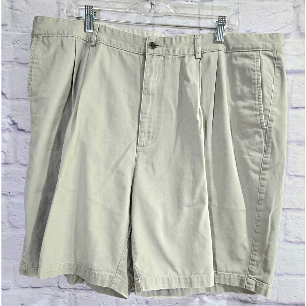 St John's Bay Tan Men's Shorts 44R Lightweight Pockets